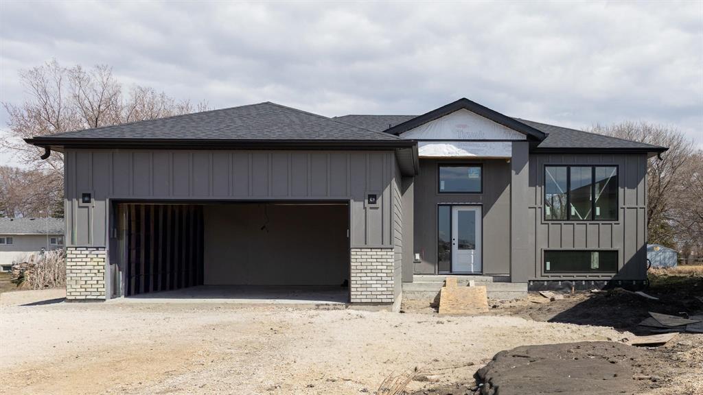 72 Sterling Crescent, Steinbach, Manitoba  R5G 3A5 - Photo 0 - 202608215