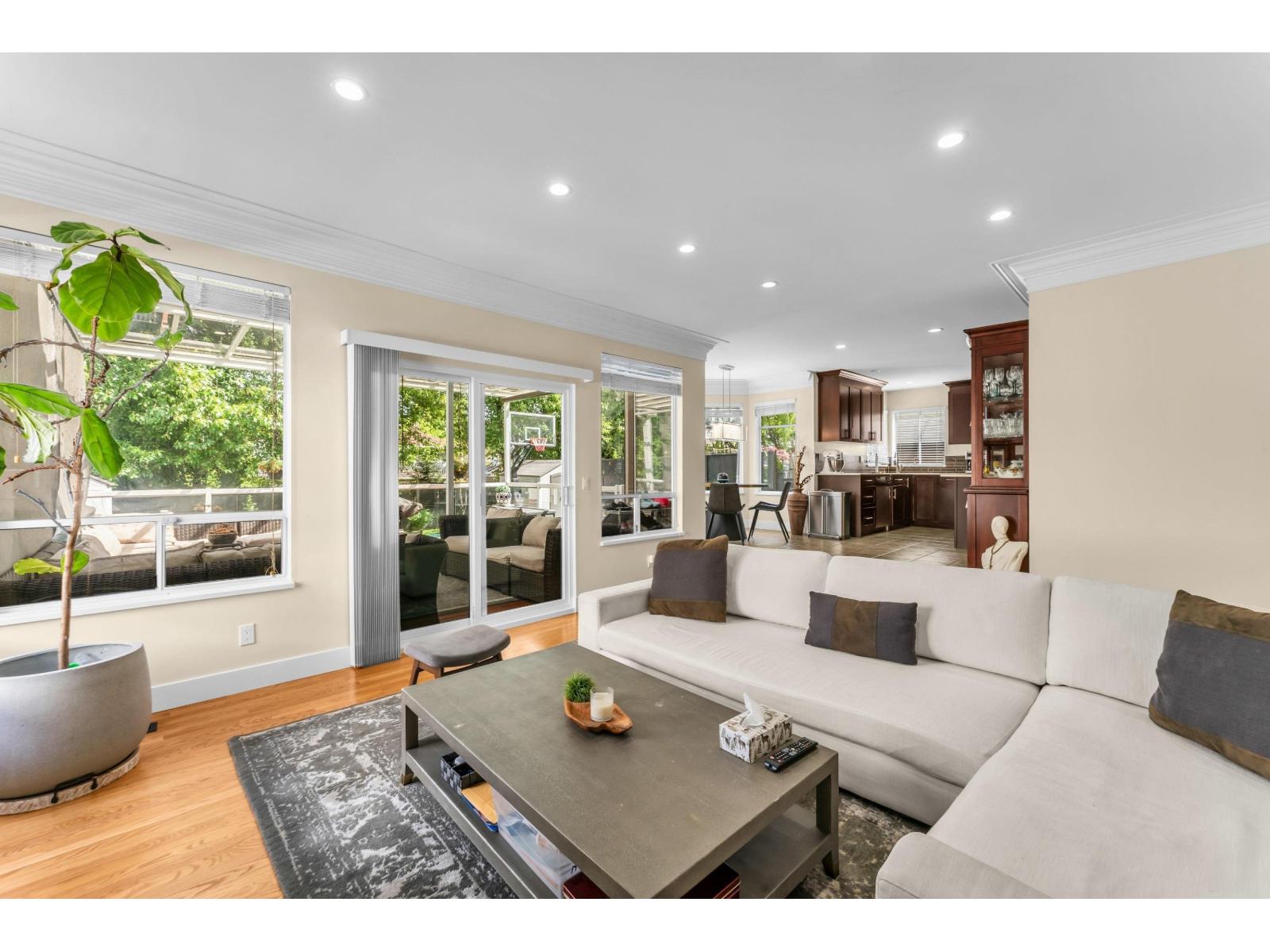 15295 111a Avenue, Surrey, British Columbia  V3R 0G4 - Photo 11 - R3113816