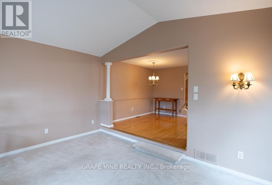 1 Newcastle Avenue, Ottawa, Ontario  K2K 2R2 - Photo 4 - X13042974