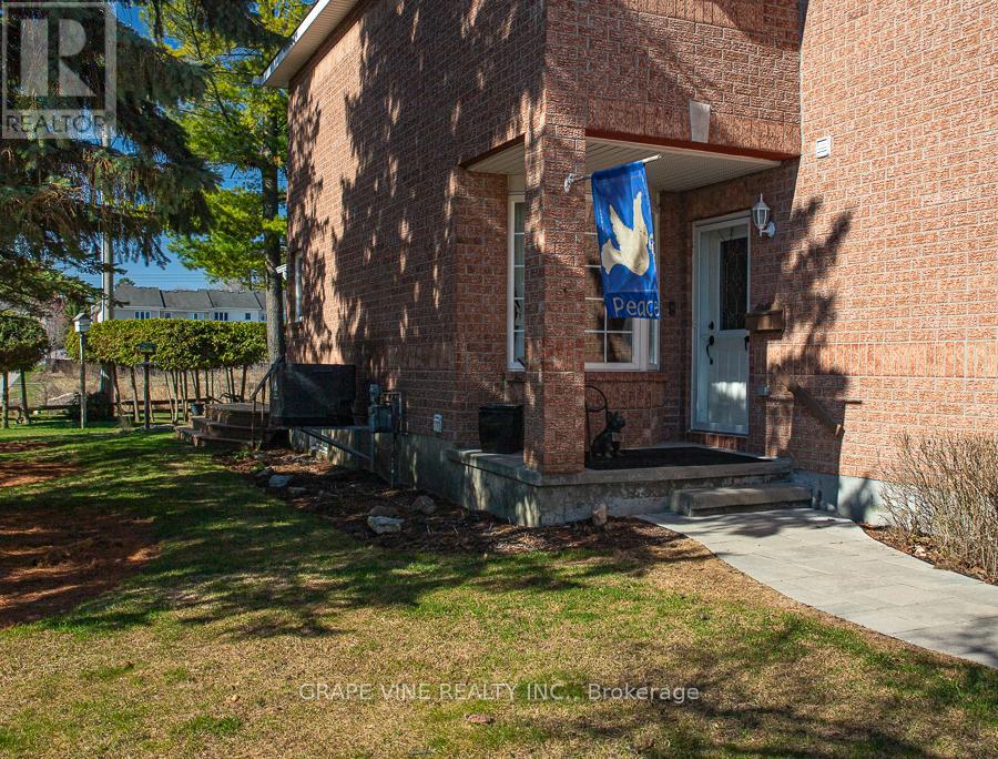 1 Newcastle Avenue, Ottawa, Ontario  K2K 2R2 - Photo 41 - X13042974