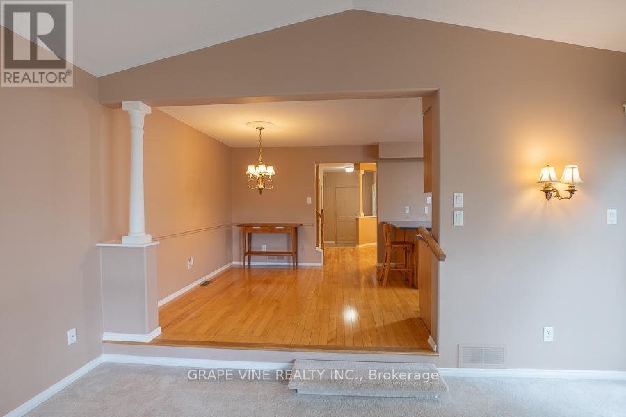 1 Newcastle Avenue, Ottawa, Ontario  K2K 2R2 - Photo 8 - X13042974