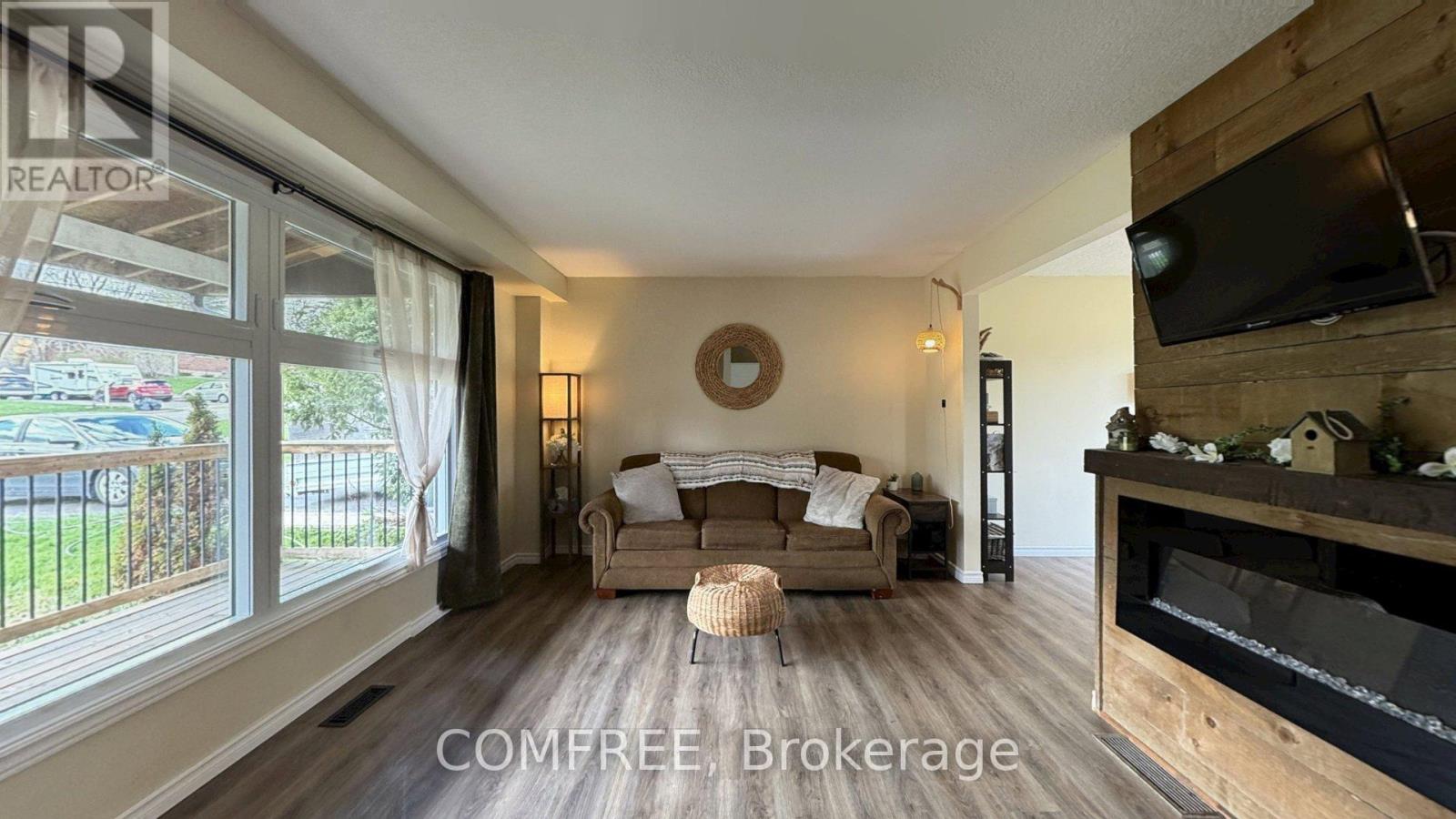 87 Locks Road, Brantford, Ontario  N3S 7L9 - Photo 2 - X13042988