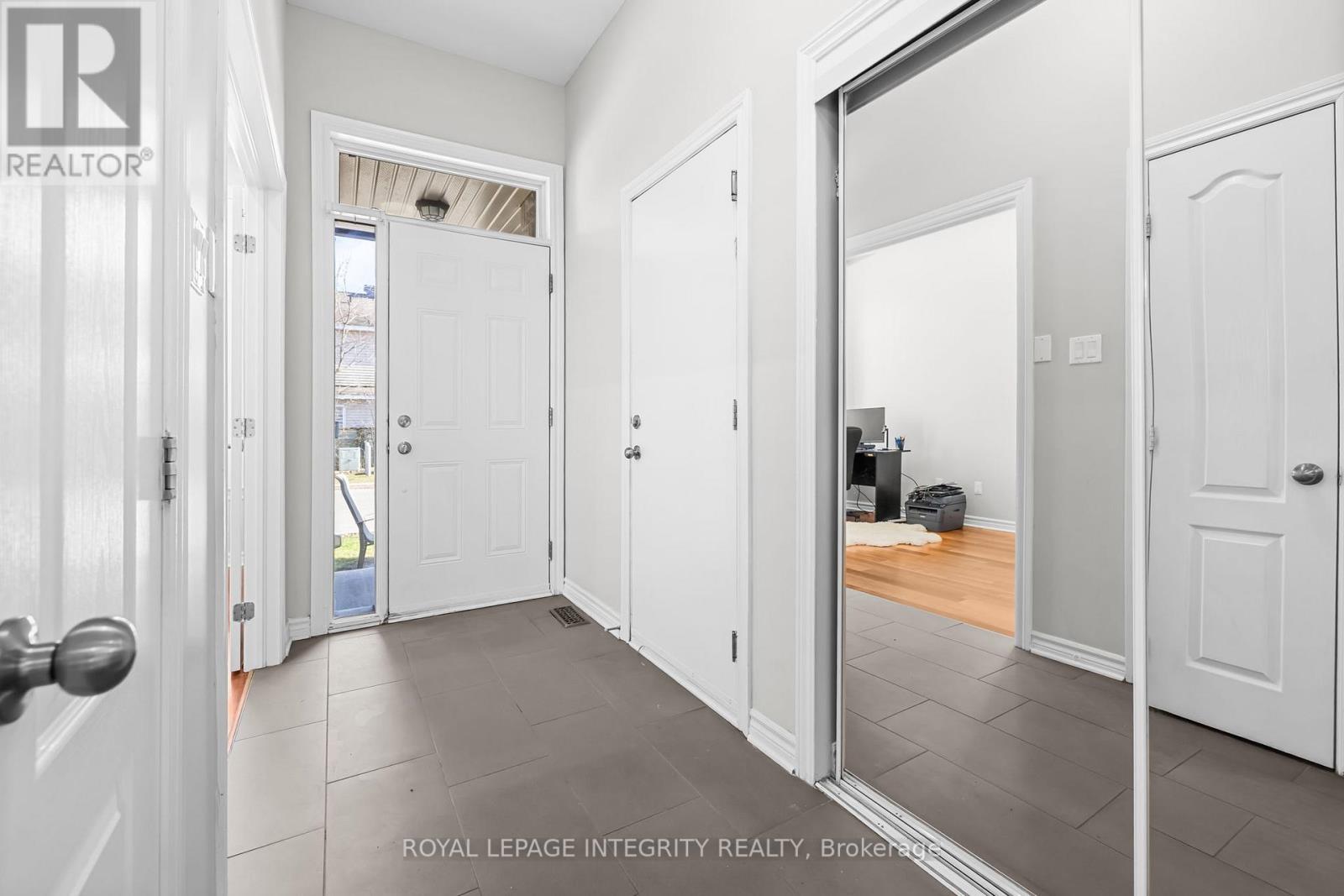 27 Orange Blossom Private, Ottawa, Ontario  K1T 0M9 - Photo 3 - X13042992