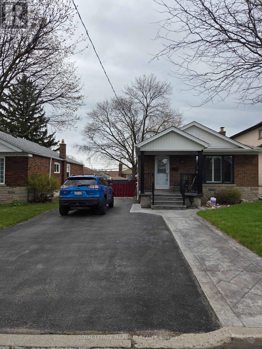 33 ALICE CRESCENT, Toronto, Ontario