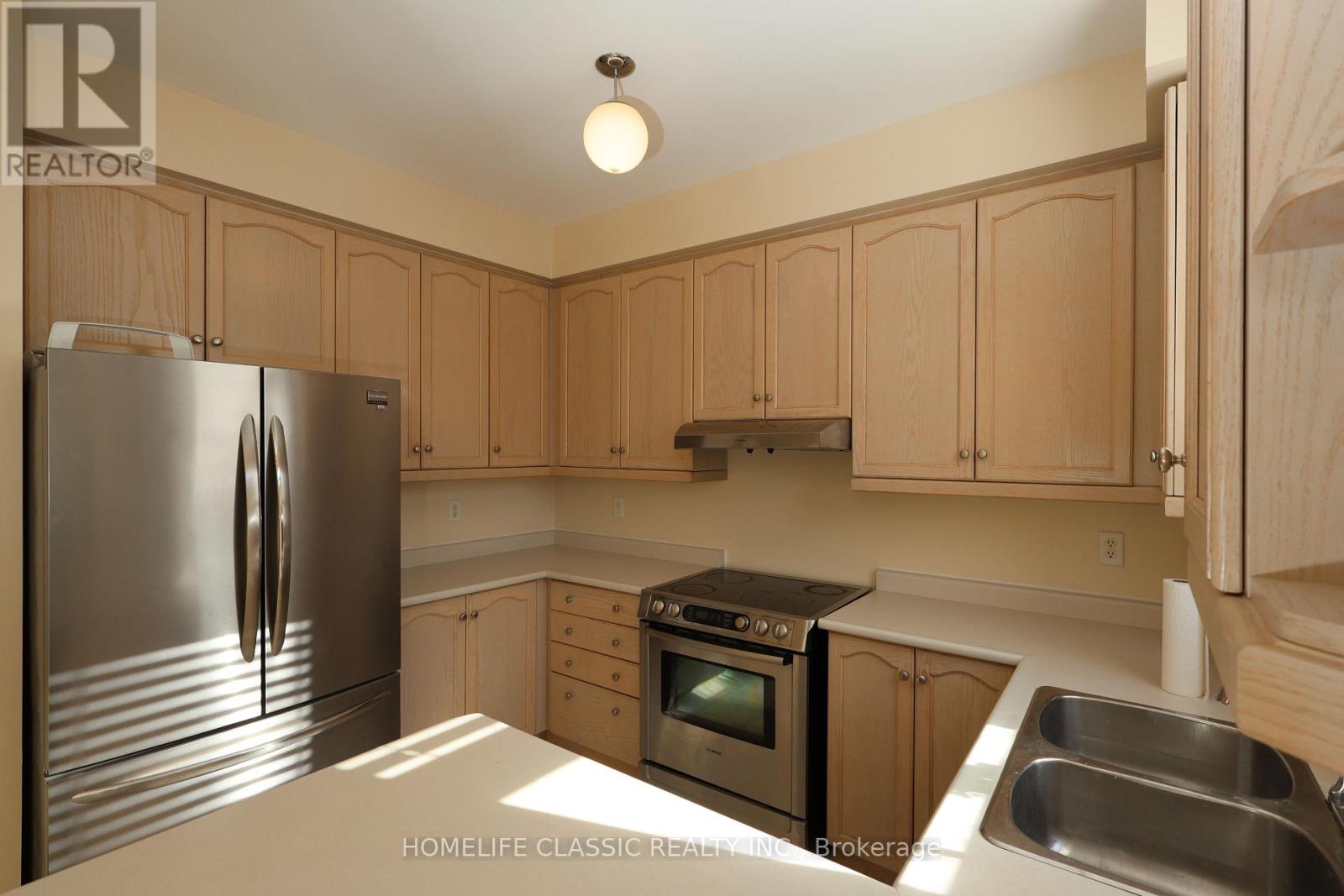 41 Chelton Dr Drive, Richmond Hill, Ontario  L4E 4A9 - Photo 9 - N12901960