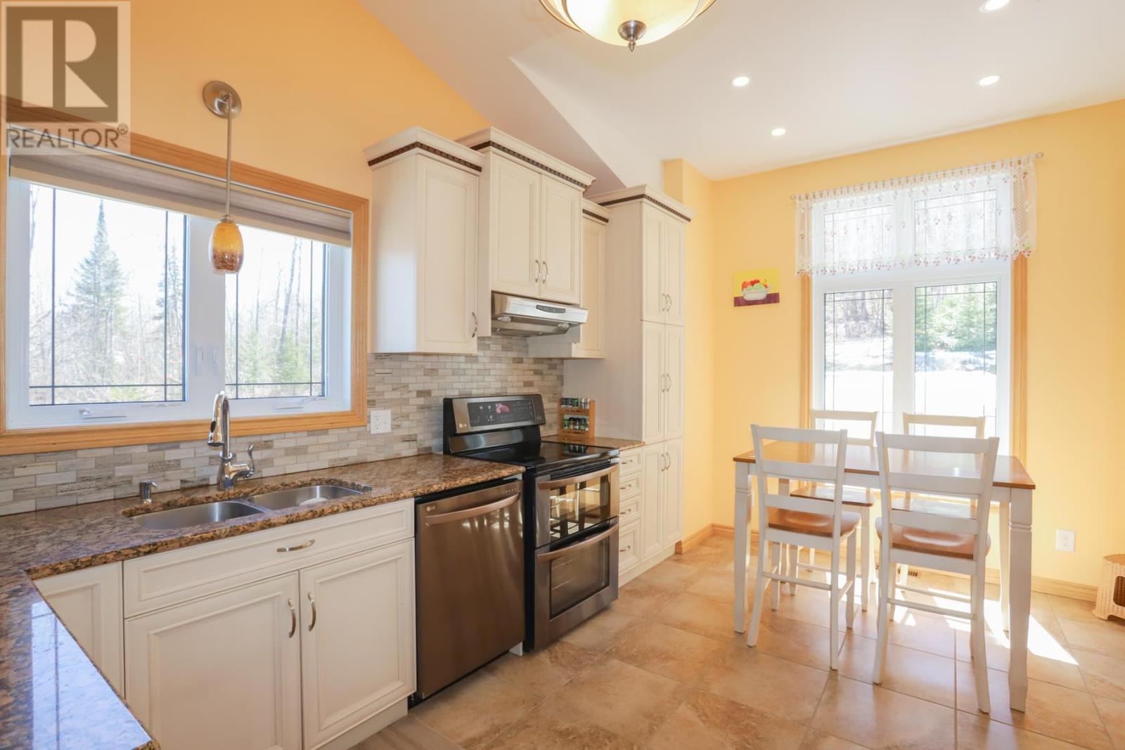 539 Leisure Bay Rd, Blind River, Ontario  P0R 1B0 - Photo 22 - SM260773