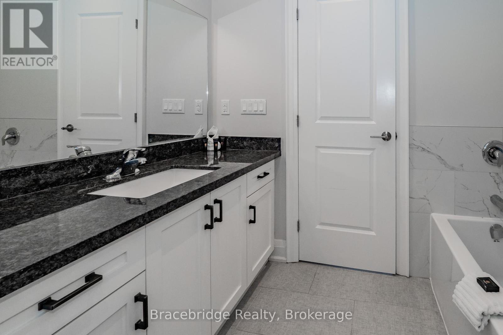 Bhv-C101-A&b - 1869 Muskoka Rd 118 Highway W, Muskoka Lakes, Ontario  P1L 1W8 - Photo 16 - X13043048