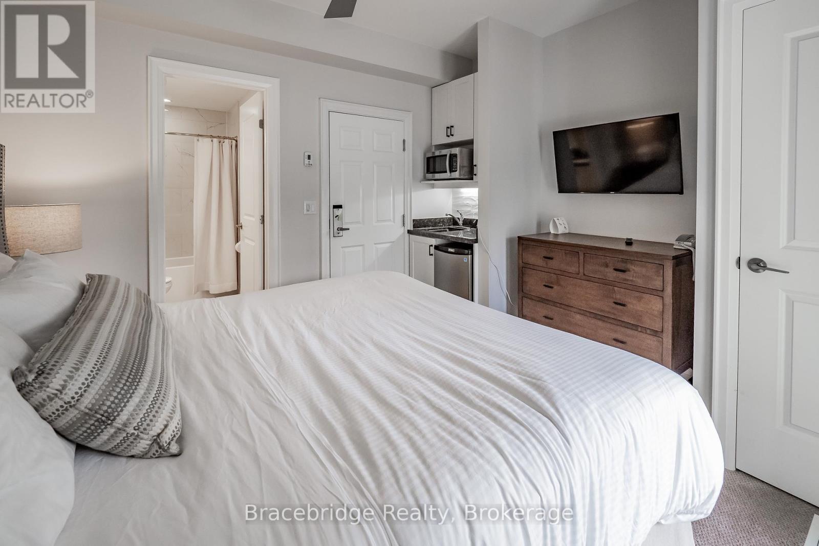 Bhv-C101-A&b - 1869 Muskoka Rd 118 Highway W, Muskoka Lakes, Ontario  P1L 1W8 - Photo 27 - X13043048