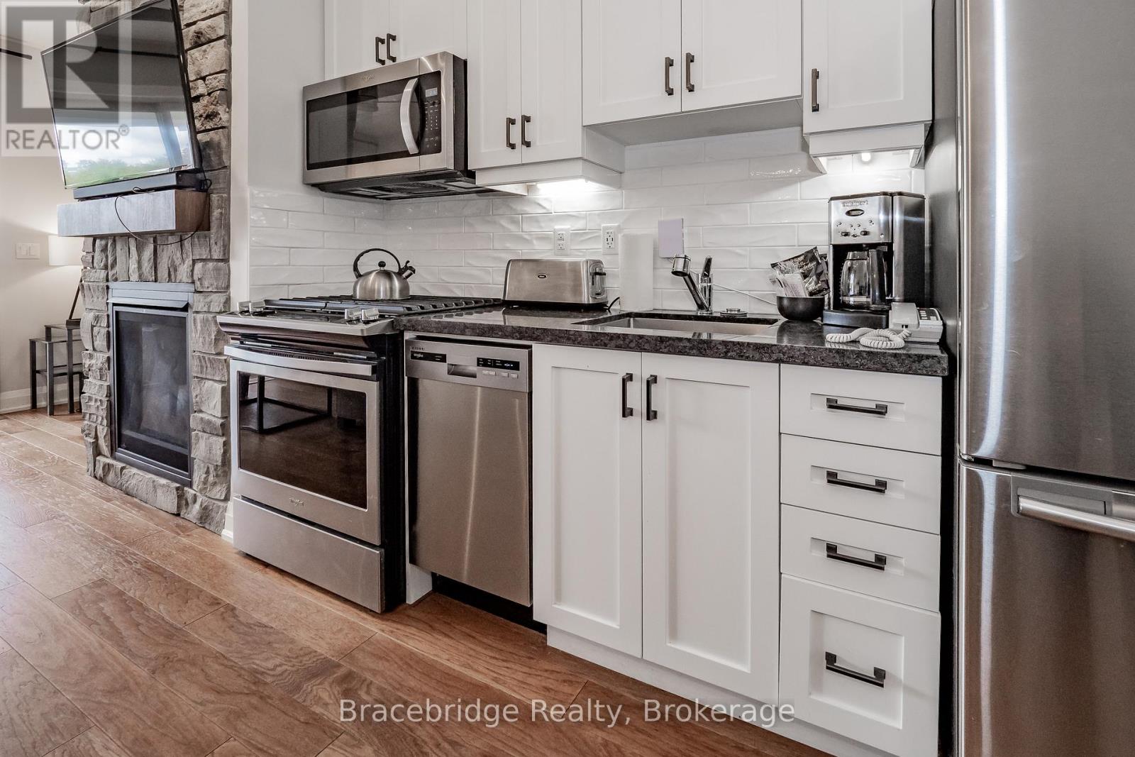 Bhv-C101-A&b - 1869 Muskoka Rd 118 Highway W, Muskoka Lakes, Ontario  P1L 1W8 - Photo 8 - X13043048