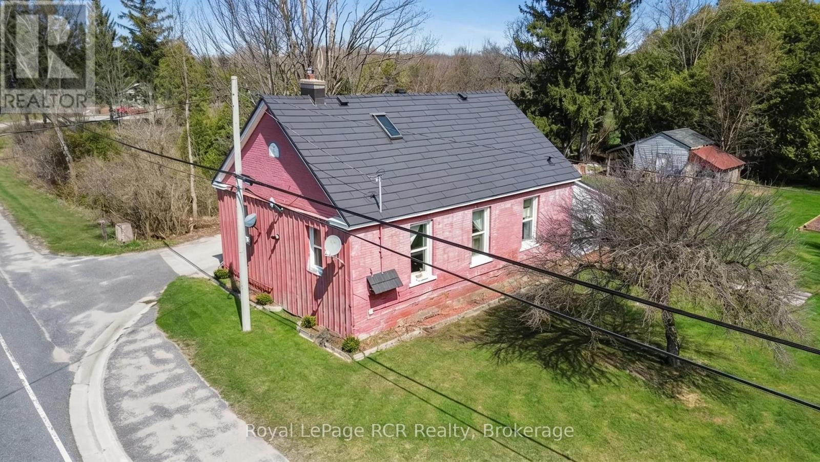 718533 6 Highway, Georgian Bluffs, Ontario  N0H 2K0 - Photo 2 - X13043150