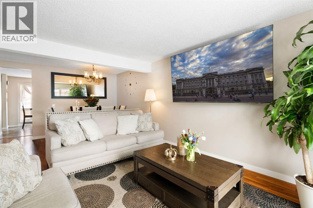 89 Bermuda Lane NW, Calgary, Alberta  T3K 2K1 - Photo 8 - A2299379