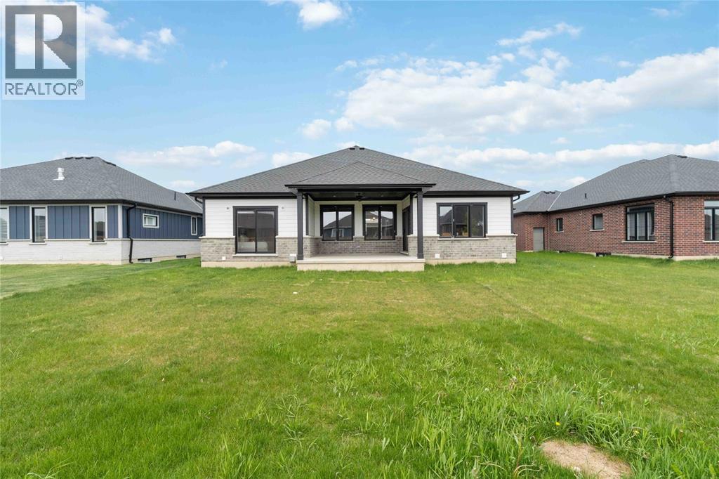 3560 Britt Boulevard, Plympton-Wyoming, Ontario  N0N 1E0 - Photo 9 - 26009127