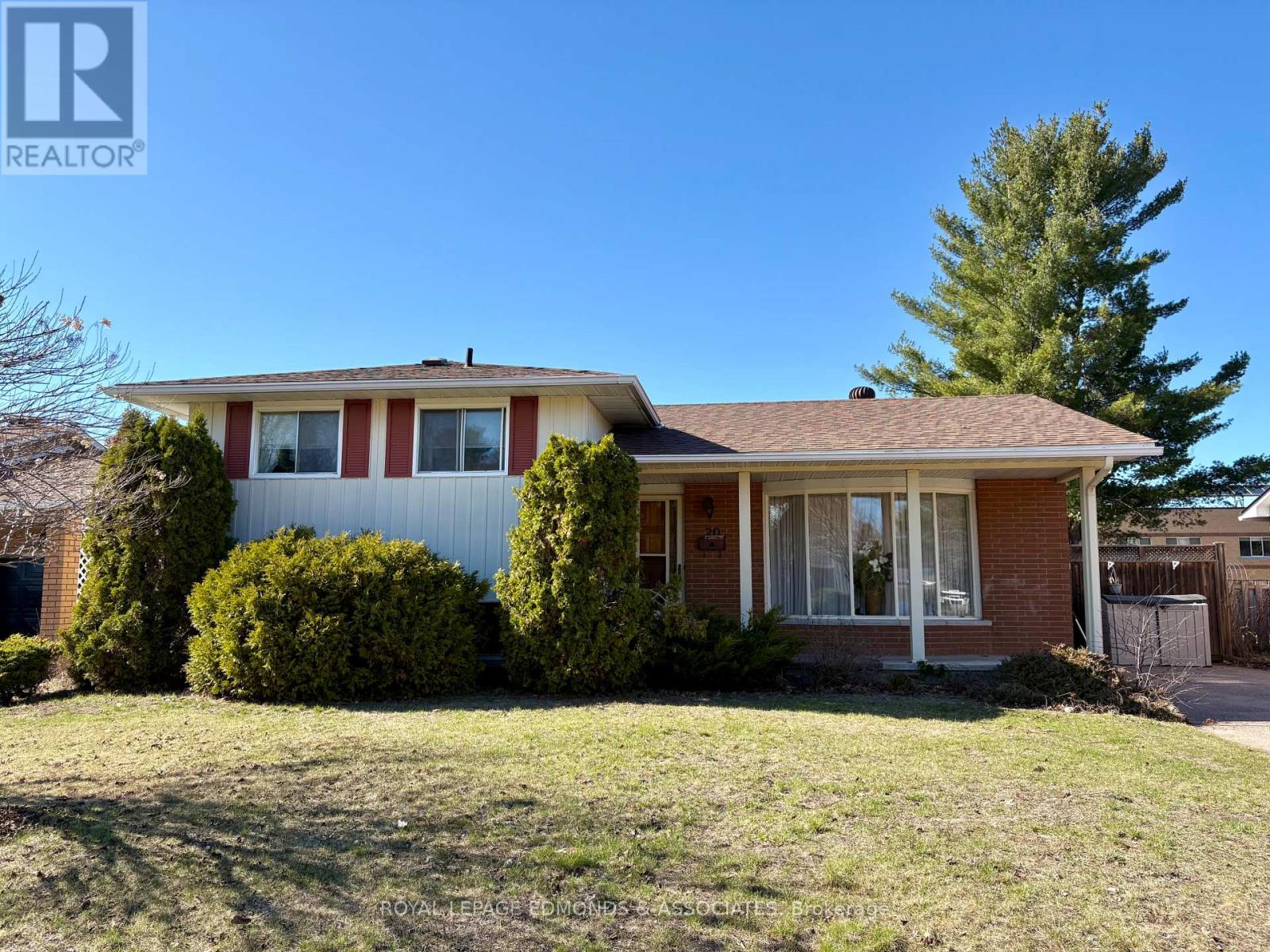 20 MAPLE AVENUE, Petawawa, Ontario