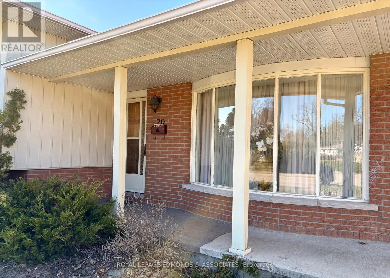 20 Maple Avenue, Petawawa, Ontario  K8H 2Y5 - Photo 3 - X12767768