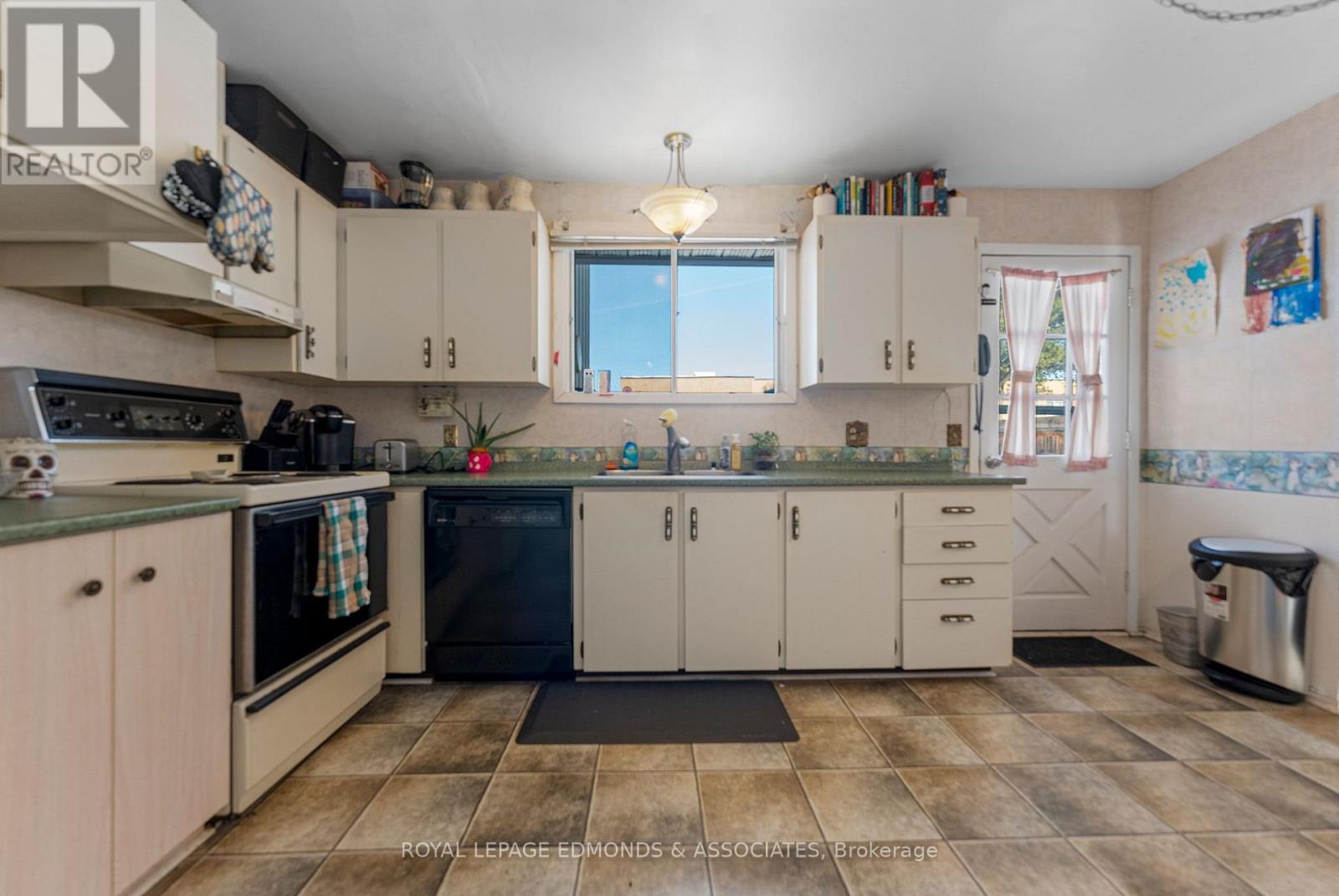 20 Maple Avenue, Petawawa, Ontario  K8H 2Y5 - Photo 6 - X12767768