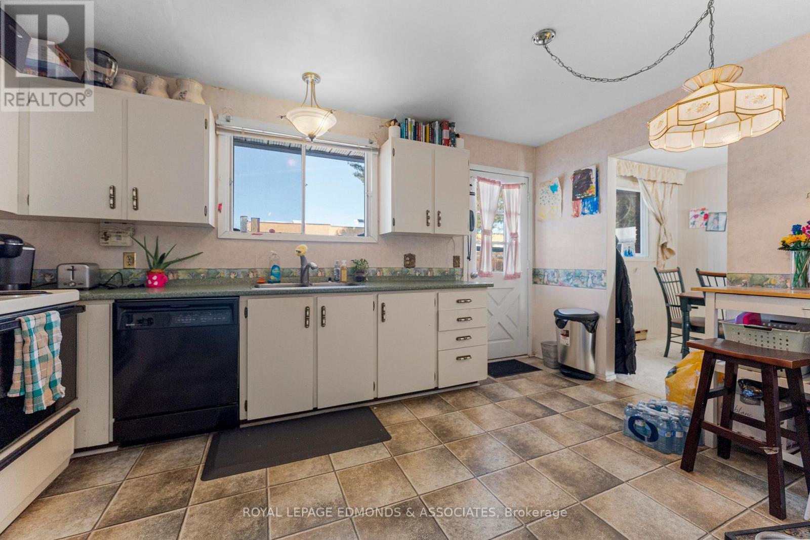 20 Maple Avenue, Petawawa, Ontario  K8H 2Y5 - Photo 7 - X12767768