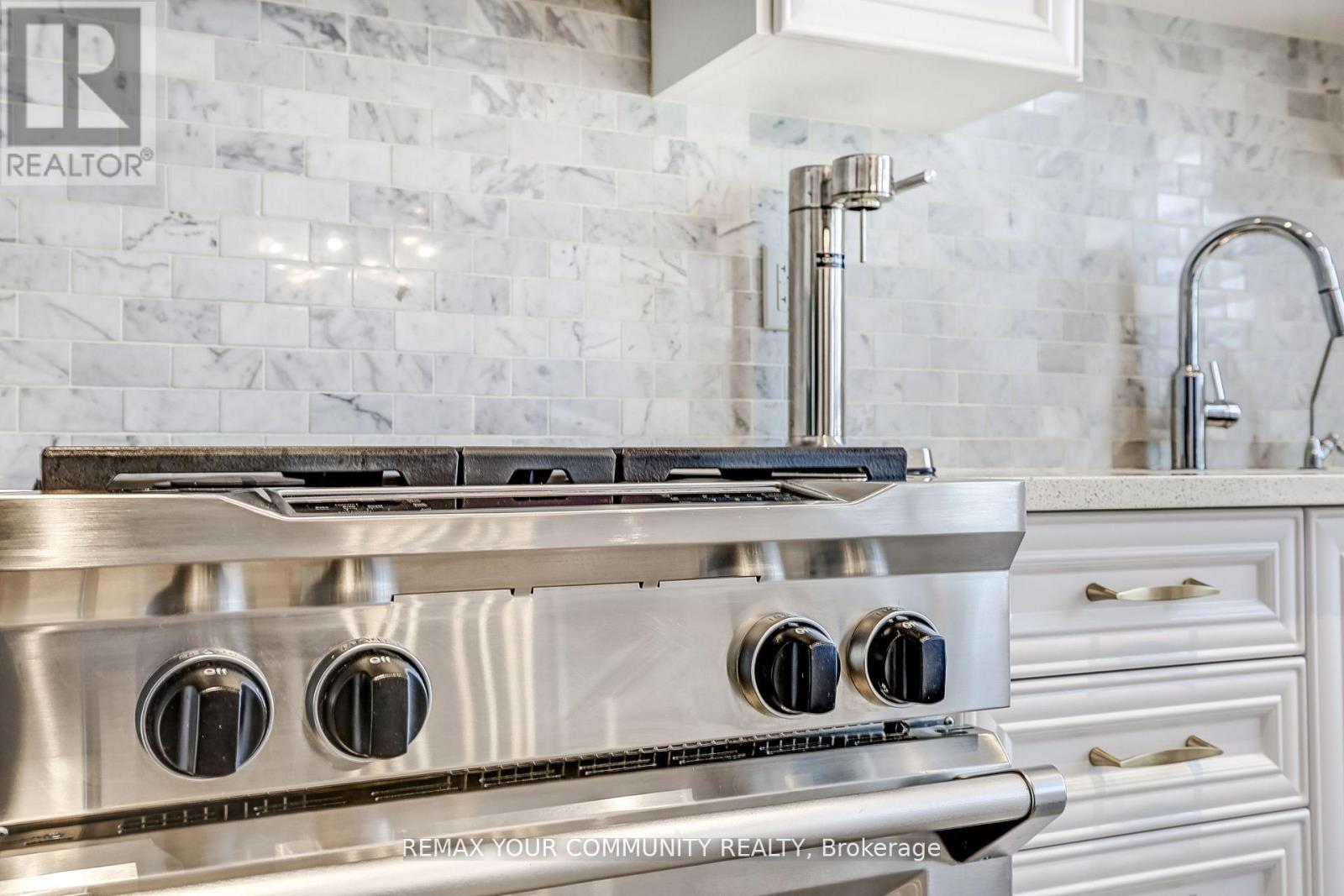 22 Lowther Avenue, Richmond Hill, Ontario  L4E 2Z7 - Photo 12 - N13043114