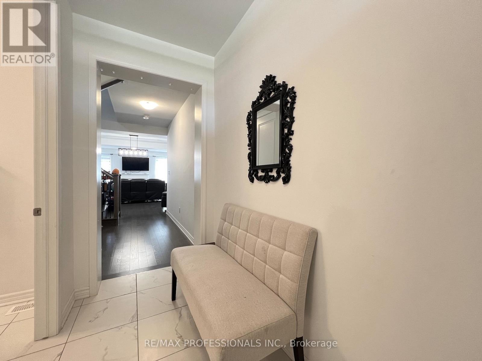 687 Lamb Street, Innisfil, Ontario  L9S 0R7 - Photo 7 - N13043120