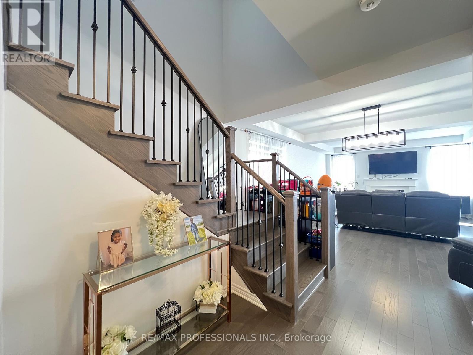 687 Lamb Street, Innisfil, Ontario  L9S 0R7 - Photo 9 - N13043120