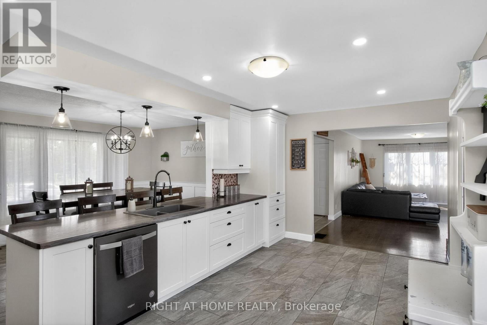 4116 Innisfil Beach Road, Innisfil, Ontario  L9S 3K3 - Photo 7 - N13043148