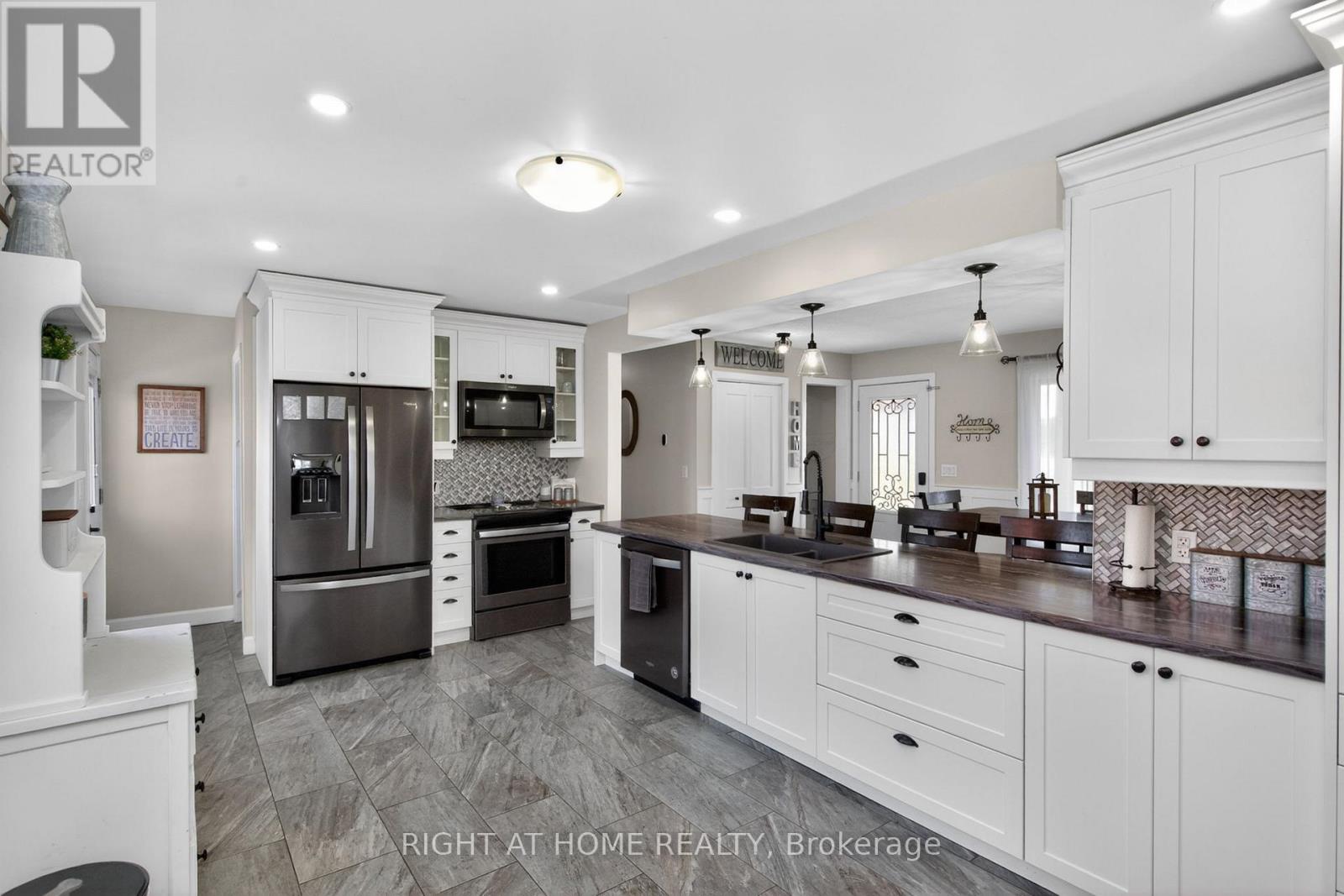 4116 Innisfil Beach Road, Innisfil, Ontario  L9S 3K3 - Photo 8 - N13043148