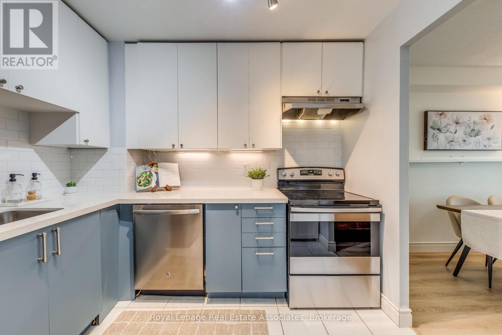 901 - 155 Hillcrest Avenue, Mississauga, Ontario  L5B 3Z2 - Photo 11 - W12807176