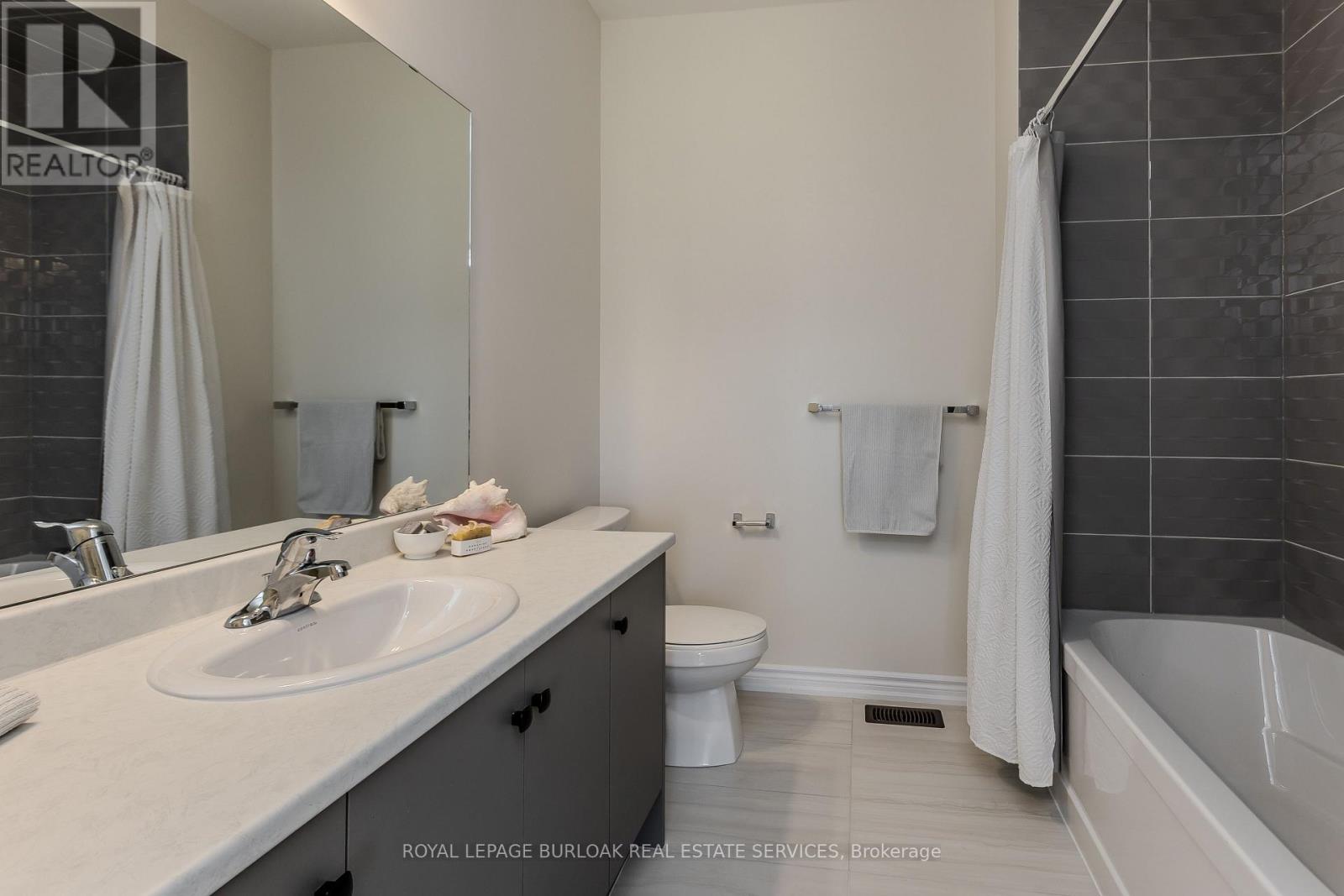 1401 Almonte Drive, Burlington, Ontario  L7P 0V8 - Photo 18 - W13043006