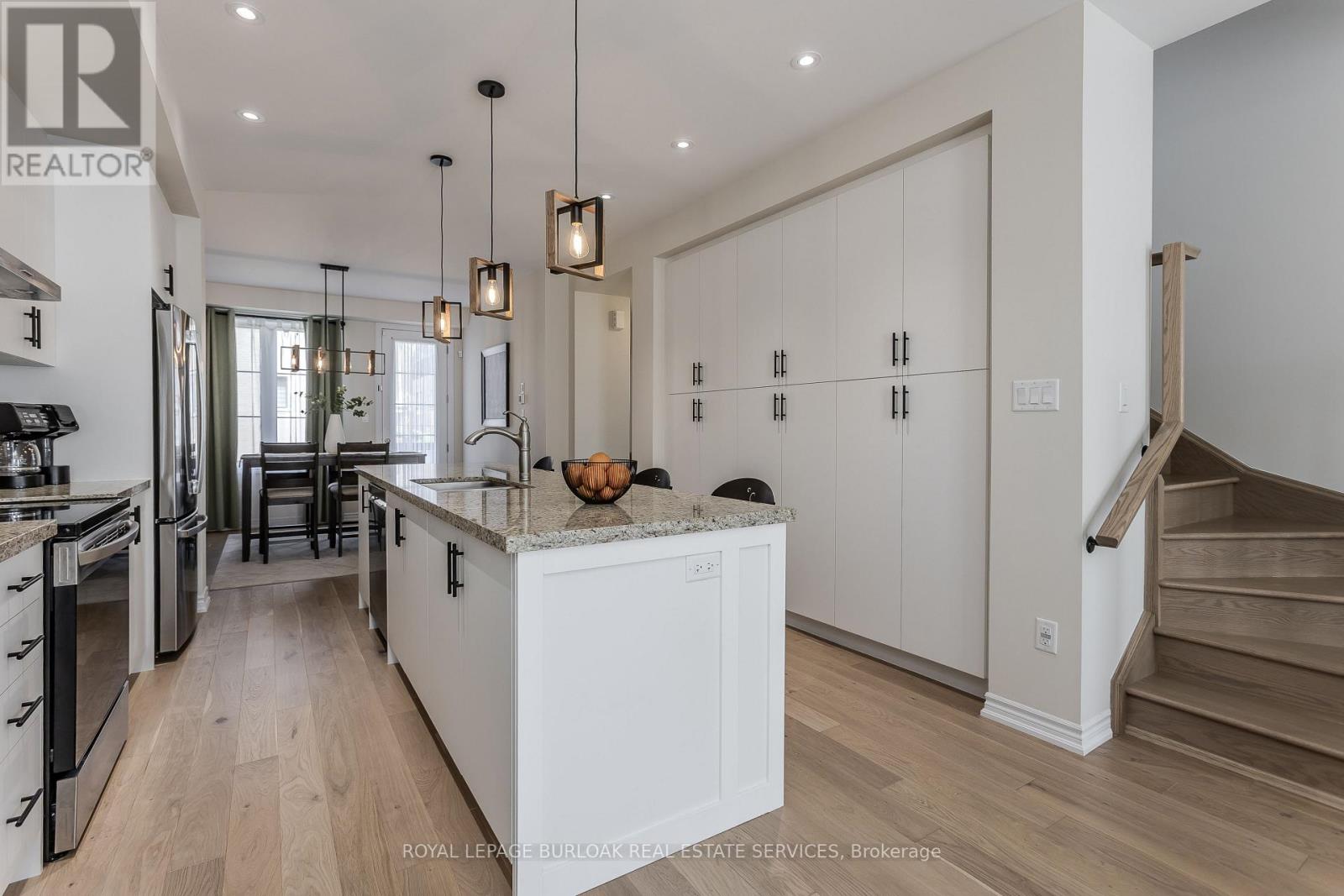 1401 Almonte Drive, Burlington, Ontario  L7P 0V8 - Photo 6 - W13043006