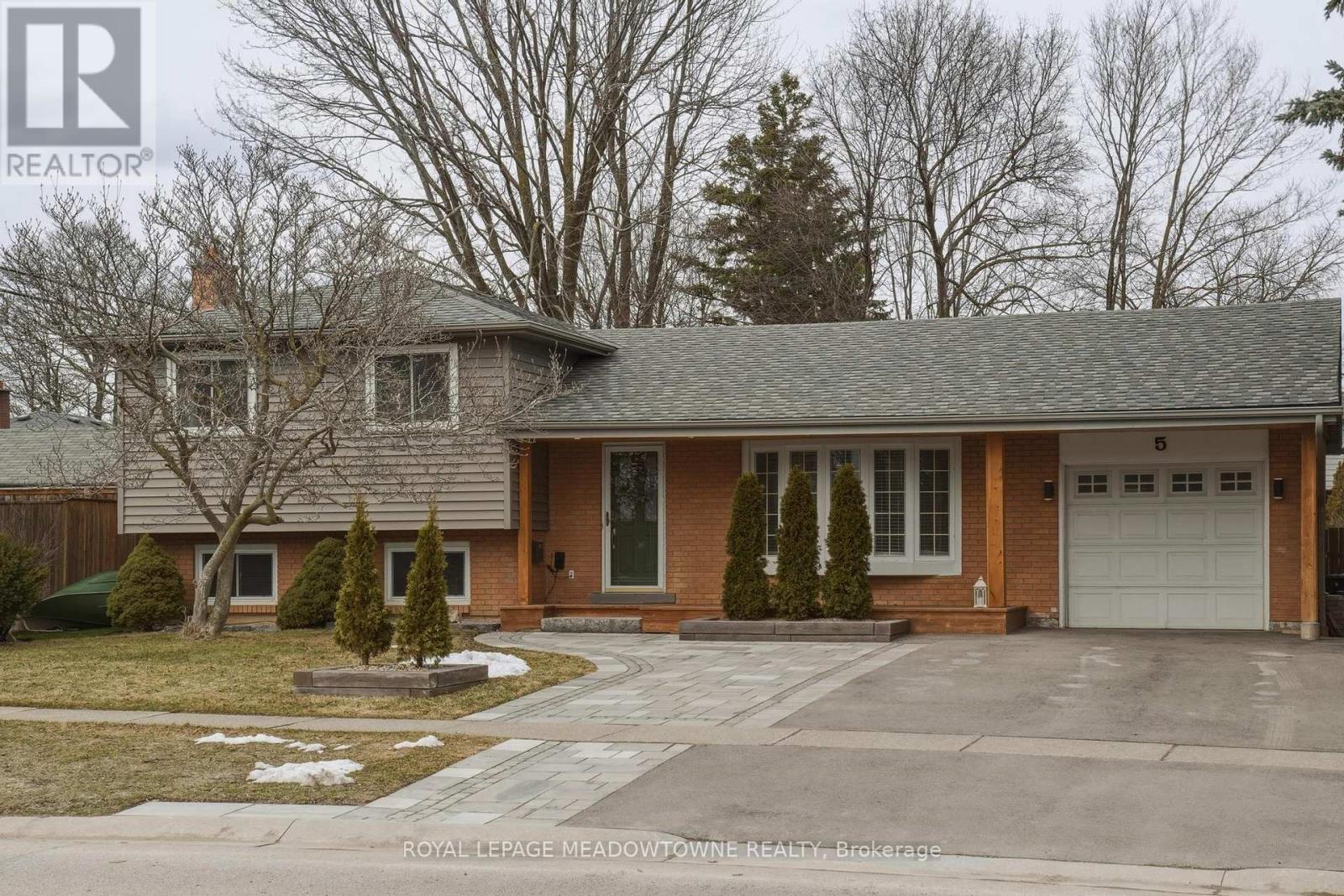 5 Rosefield Drive, Halton Hills, Ontario  L7G 4R2 - Photo 2 - W13043104