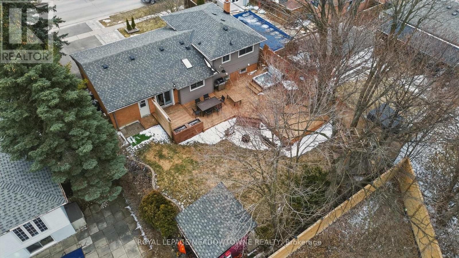 5 Rosefield Drive, Halton Hills, Ontario  L7G 4R2 - Photo 4 - W13043104