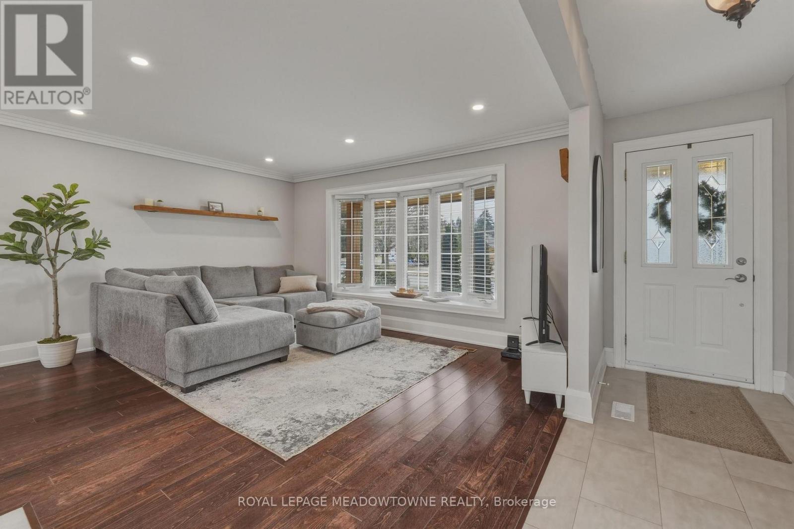 5 Rosefield Drive, Halton Hills, Ontario  L7G 4R2 - Photo 9 - W13043104