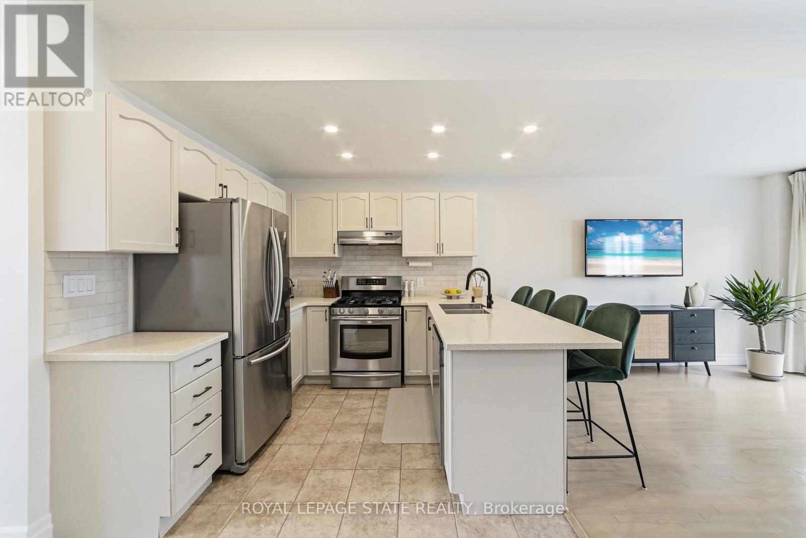 92 Benziger Lane, Hamilton, Ontario  L8E 6G5 - Photo 7 - X13043162