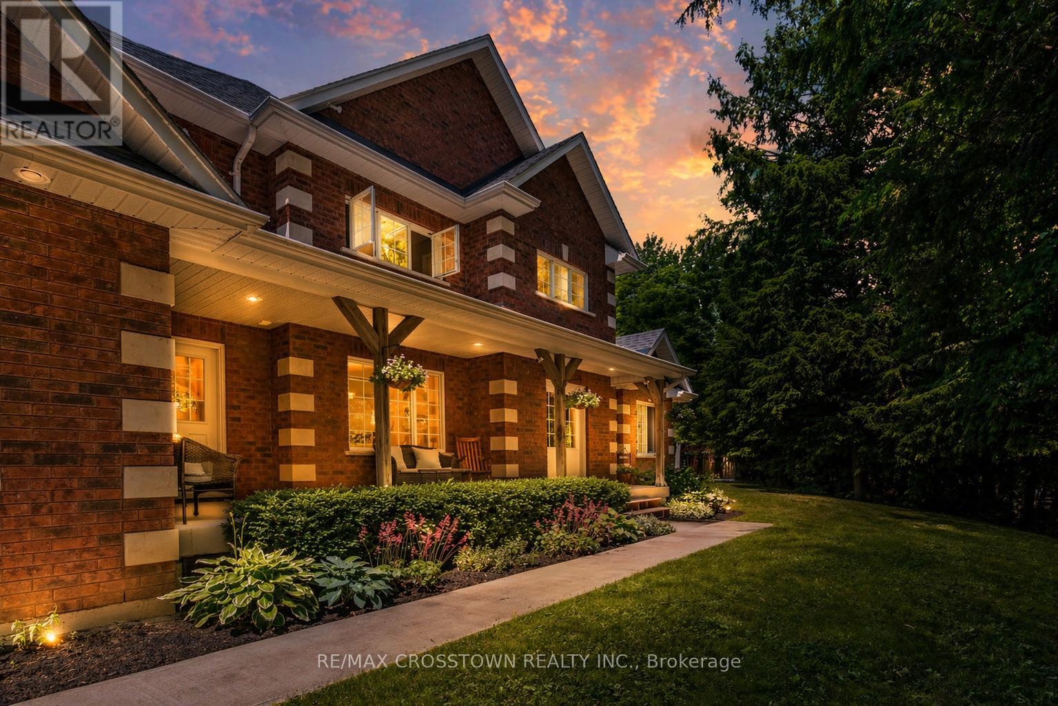 19 Gillespie Trail S, Essa, Ontario  L3W 0V1 - Photo 3 - N13038136