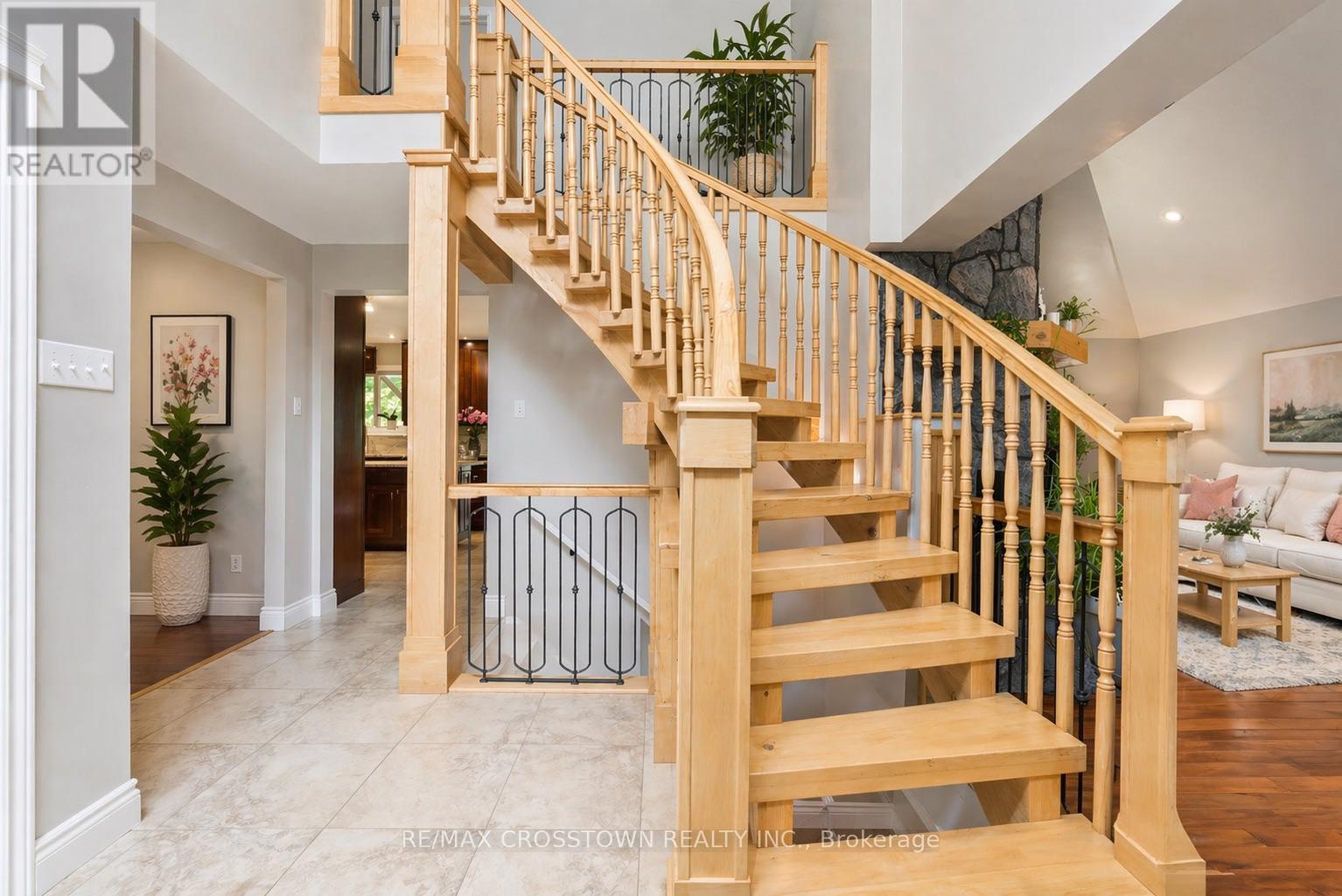 19 Gillespie Trail S, Essa, Ontario  L3W 0V1 - Photo 5 - N13038136