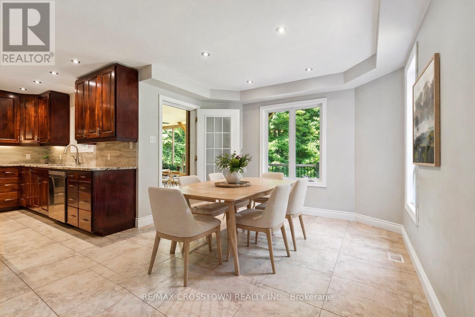 19 Gillespie Trail S, Essa, Ontario  L3W 0V1 - Photo 9 - N13038136