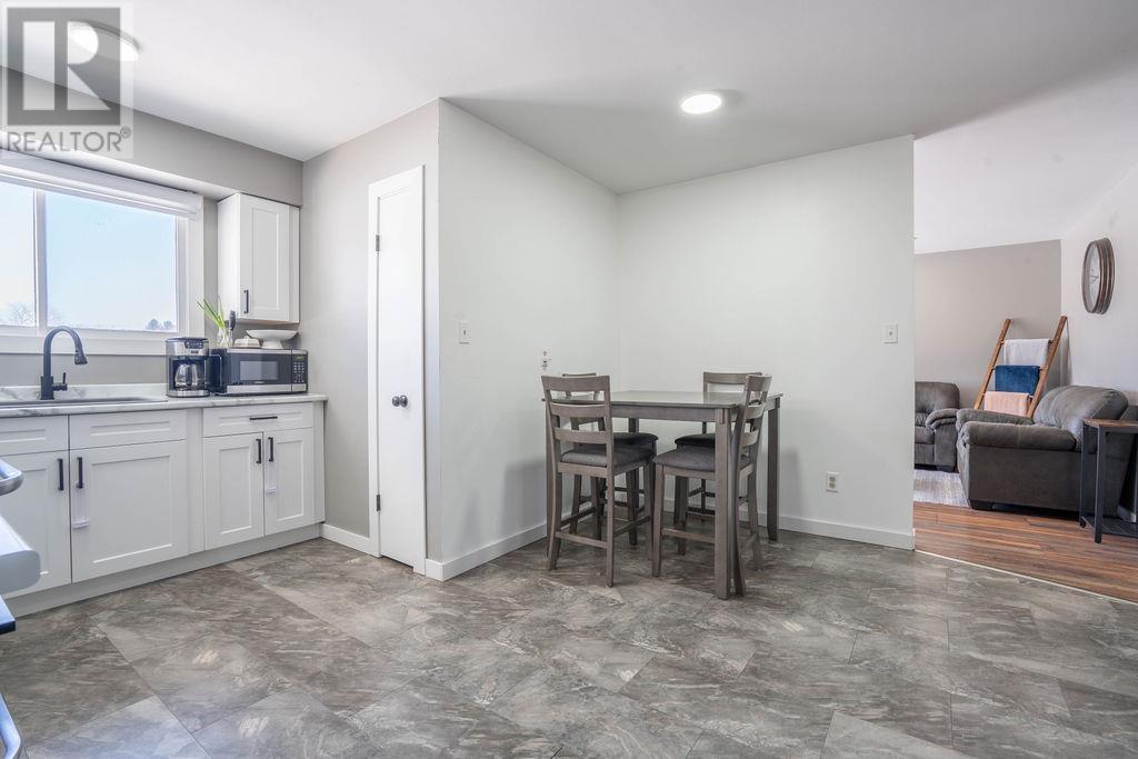 9 East Dunrobin Bay, Sault Ste. Marie, Ontario  P6C 5T4 - Photo 11 - SM260718