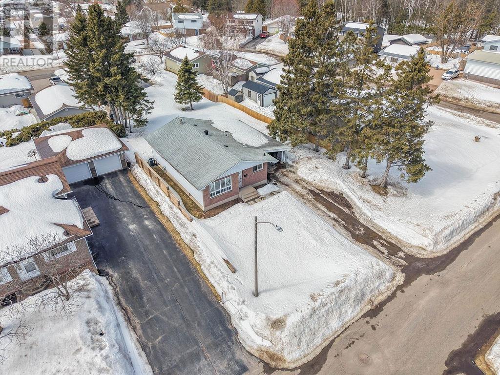 9 East Dunrobin Bay, Sault Ste. Marie, Ontario  P6C 5T4 - Photo 4 - SM260718