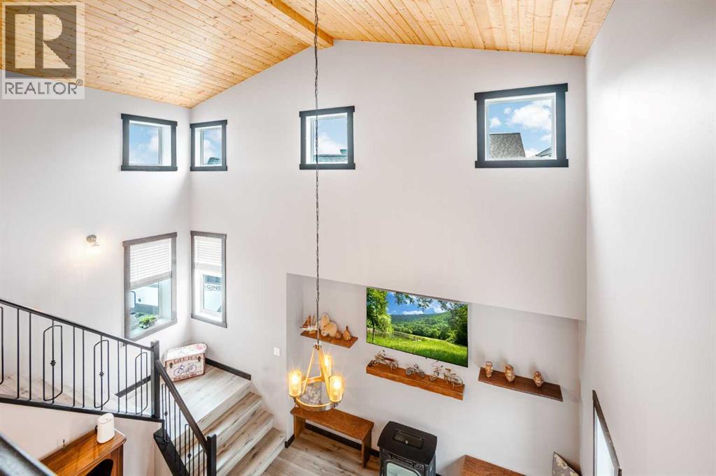 216 Cottageclub Crescent, Rural Rocky View County, Alberta  T4C 1B1 - Photo 9 - A2302814