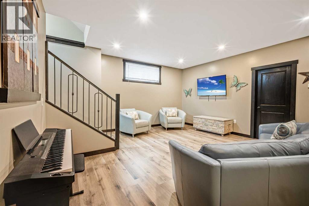 216 Cottageclub Crescent, Rural Rocky View County, Alberta  T4C 1B1 - Photo 13 - A2302814