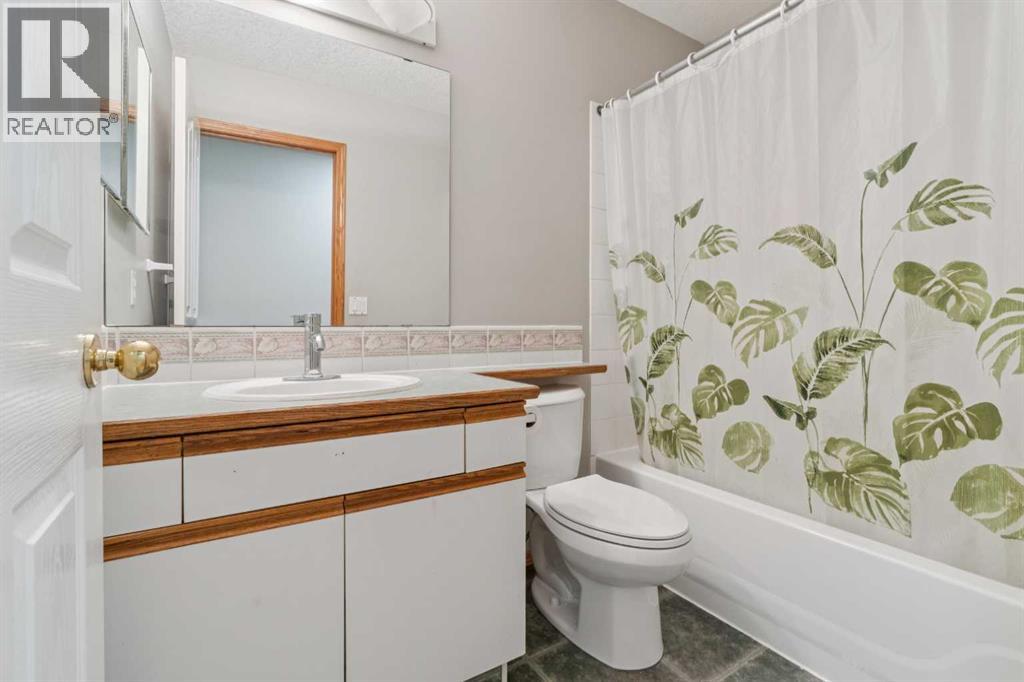 10 Bow Ridge Lane, Cochrane, Alberta  T4C 1T6 - Photo 14 - A2303344