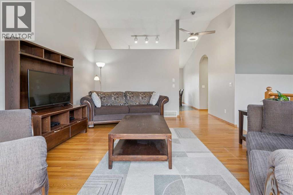 10 Bow Ridge Lane, Cochrane, Alberta  T4C 1T6 - Photo 8 - A2303344