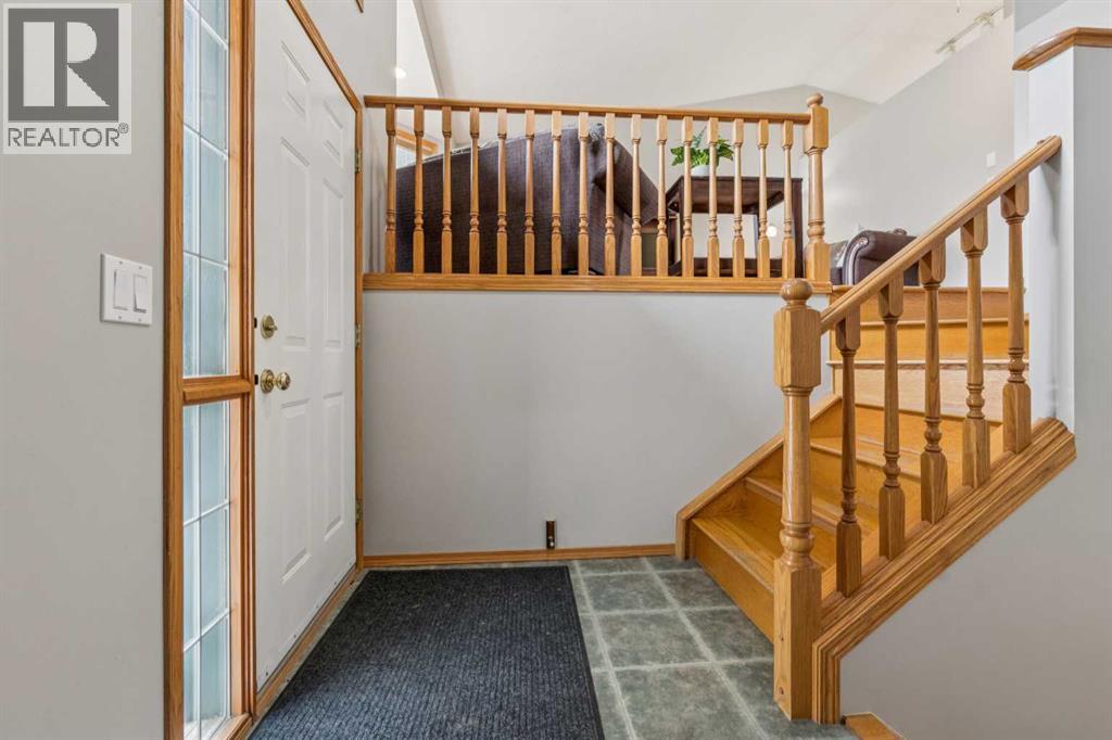 10 Bow Ridge Lane, Cochrane, Alberta  T4C 1T6 - Photo 5 - A2303344