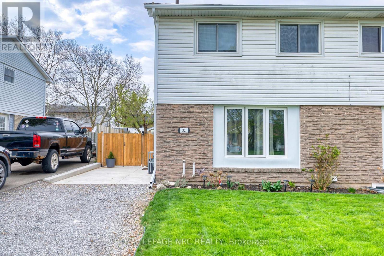 32 Dianne Drive, St. Catharines, Ontario  L2P 3R7 - Photo 2 - X13043186