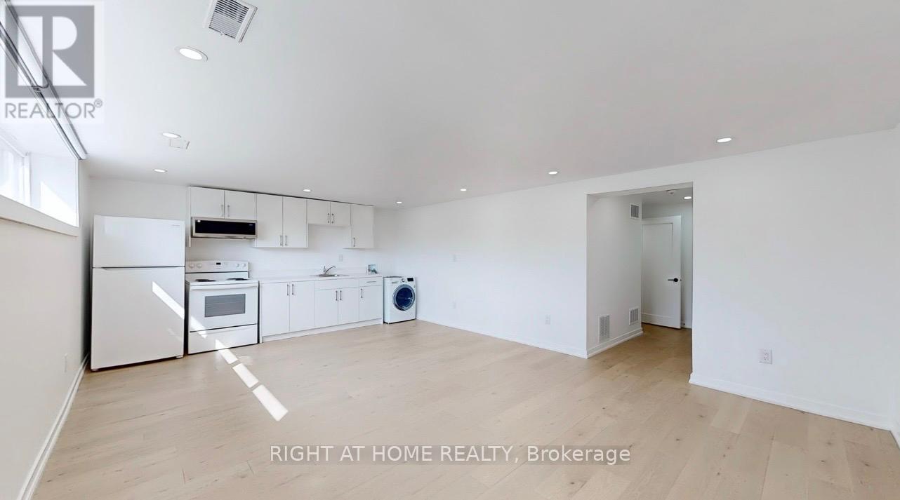 Basement/studio - 118 Clifton Avenue, Toronto, Ontario  M3H 4L3 - Photo 3 - C13043184