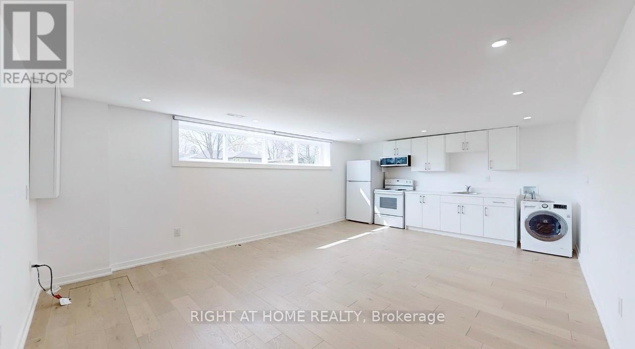 Basement/studio - 118 Clifton Avenue, Toronto, Ontario  M3H 4L3 - Photo 4 - C13043184