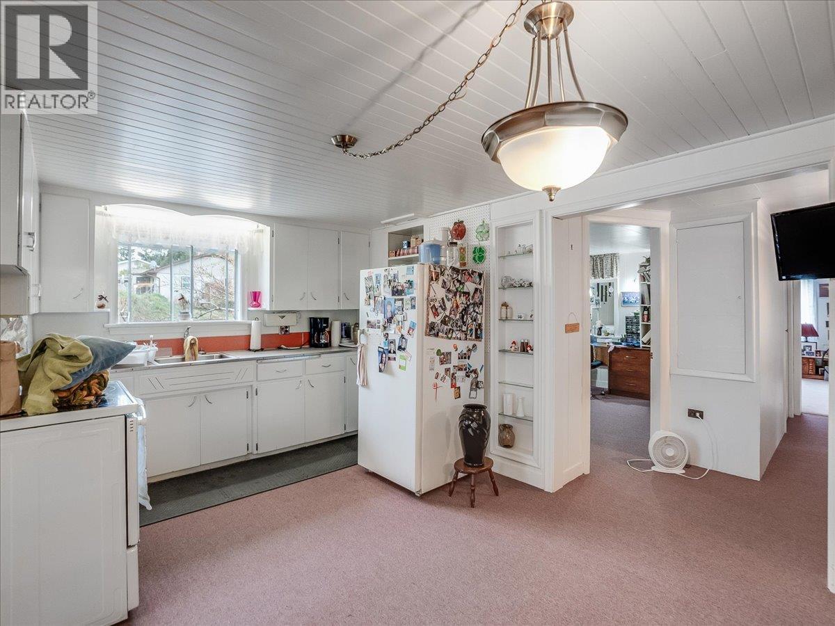 637 9th Avenue, Castlegar, British Columbia  V1N 1M5 - Photo 15 - 10384840