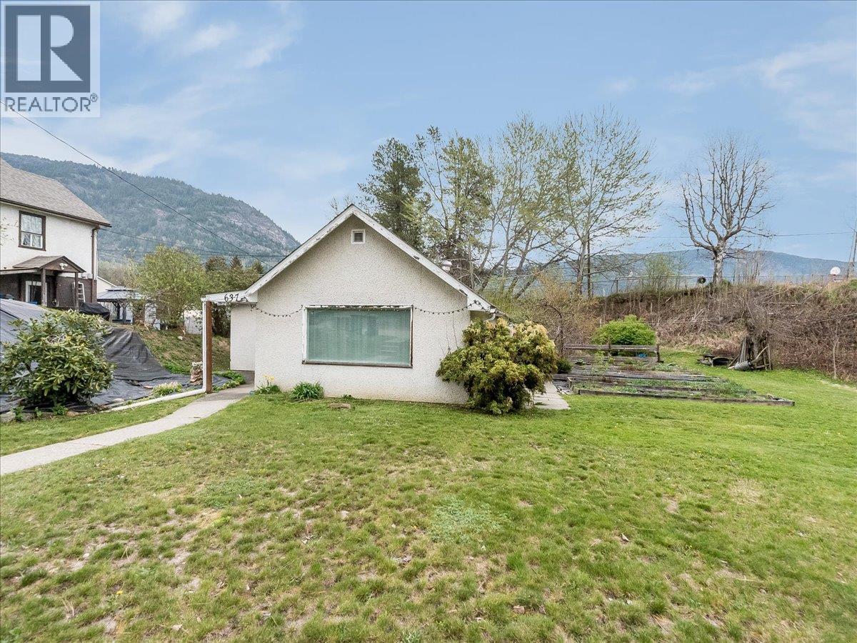 637 9th Avenue, Castlegar, British Columbia  V1N 1M5 - Photo 25 - 10384840
