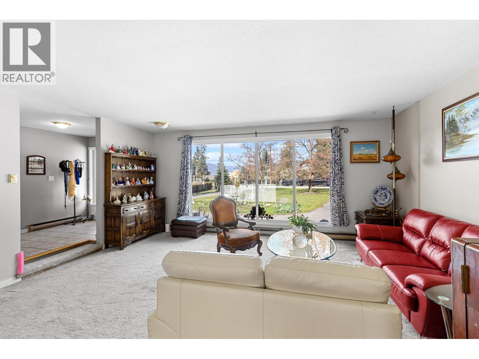 741 Barnaby Road, Kelowna, British Columbia  V1W 4N9 - Photo 6 - 10384804