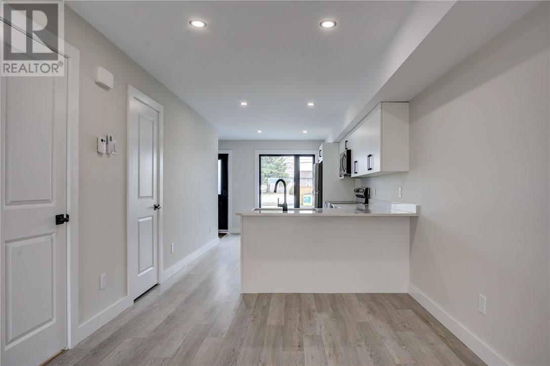 633 Notre Dame Unit# 2, Azilda, Ontario  P0M 1B0 - Photo 6 - 2126339