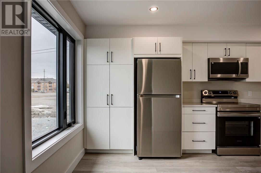 633 Notre Dame Unit# 2, Azilda, Ontario  P0M 1B0 - Photo 3 - 2126339